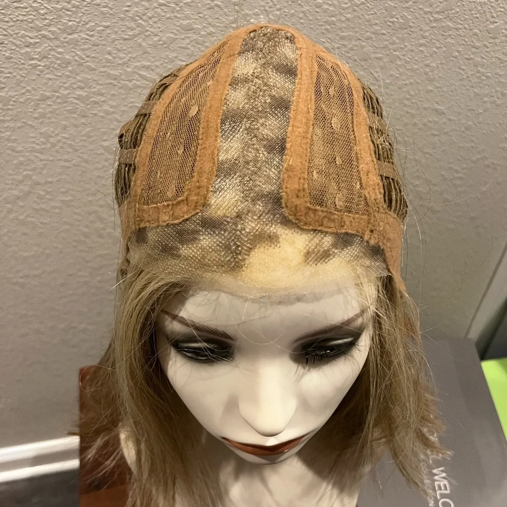 Raquel Welch On Point
Pale Golden Honey RL16/88 - Picture 6 of 10